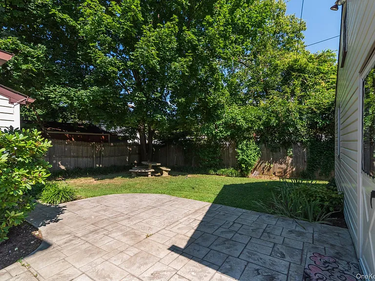 27 Collins Rd — Photo 13