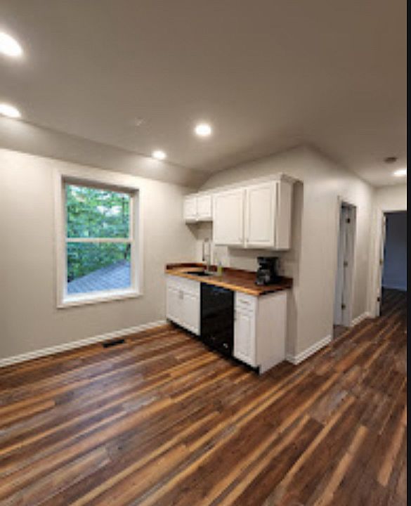 1st image of 4 Hayfield Ct #1