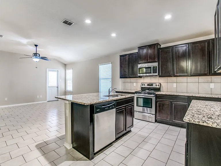 5610 Medina Farm — Photo 6