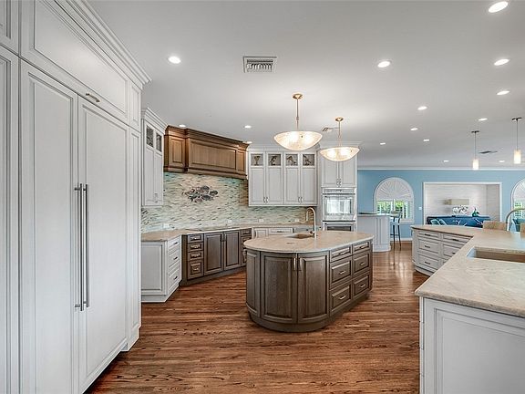 4th image of 681 Lake Dr