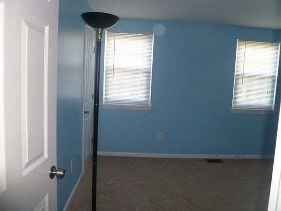 5th image of 18 Patricia Dr
