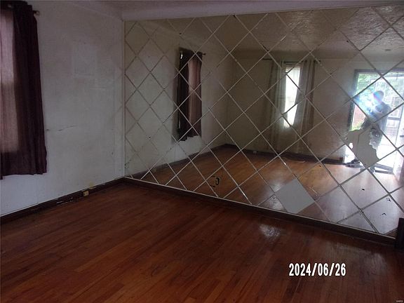3rd image of 1351 Ferguson Ave