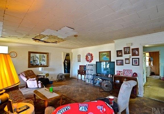 4th image of 3822 W Navy Blvd