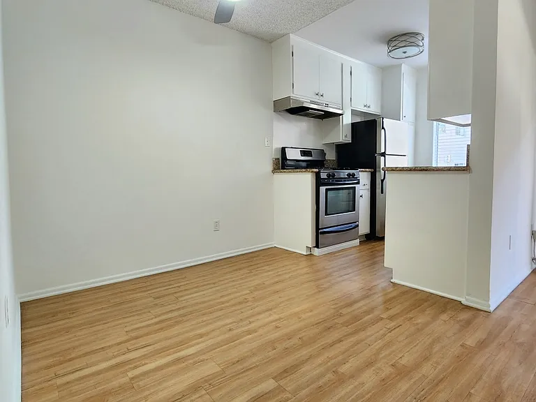 12340 Rochester Ave — Photo 36