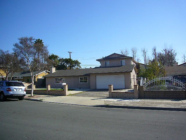 1st image of 638 N Mariposa Ave