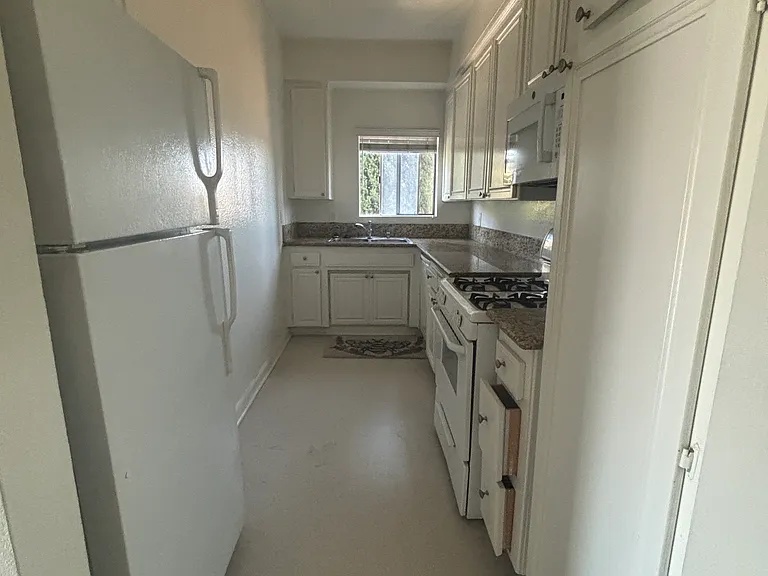 11925 Riverside Dr #3 — Photo 6