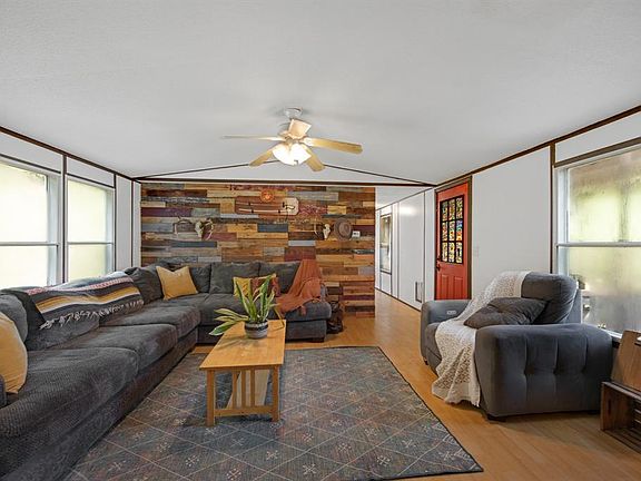 3rd image of 24219 Glenwood Boulevard