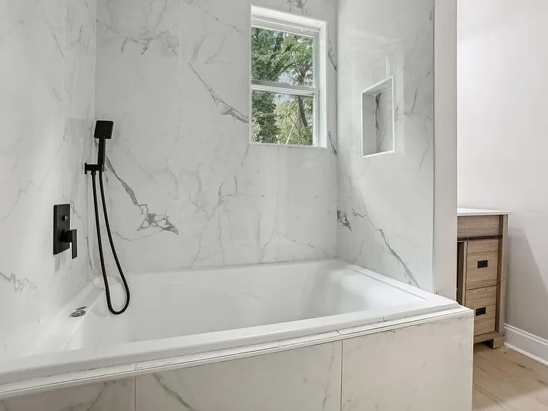 1626 Kenmore St SW — Photo 9