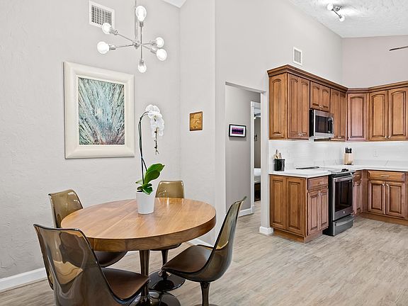 5th image of 1521 W Oak Knoll Circle