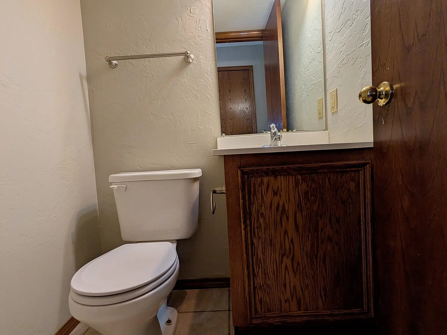 2 bed, 2.5 bath, 1133 sqft, $1,300 — Photo 4