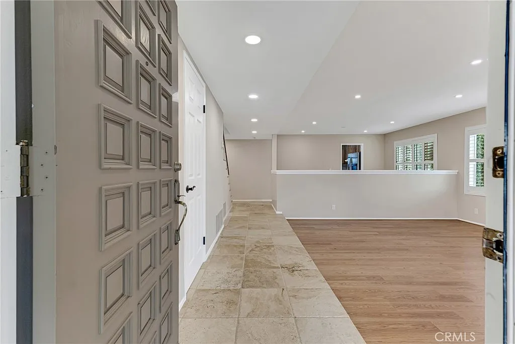 4 bed, 3229 sqft, $6,000 — Photo 2