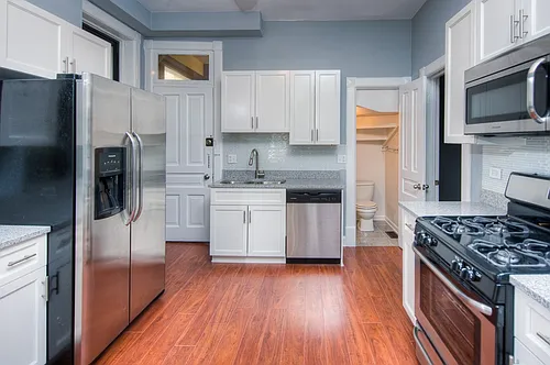 1874 N Hoyne Ave #2F Photo 1