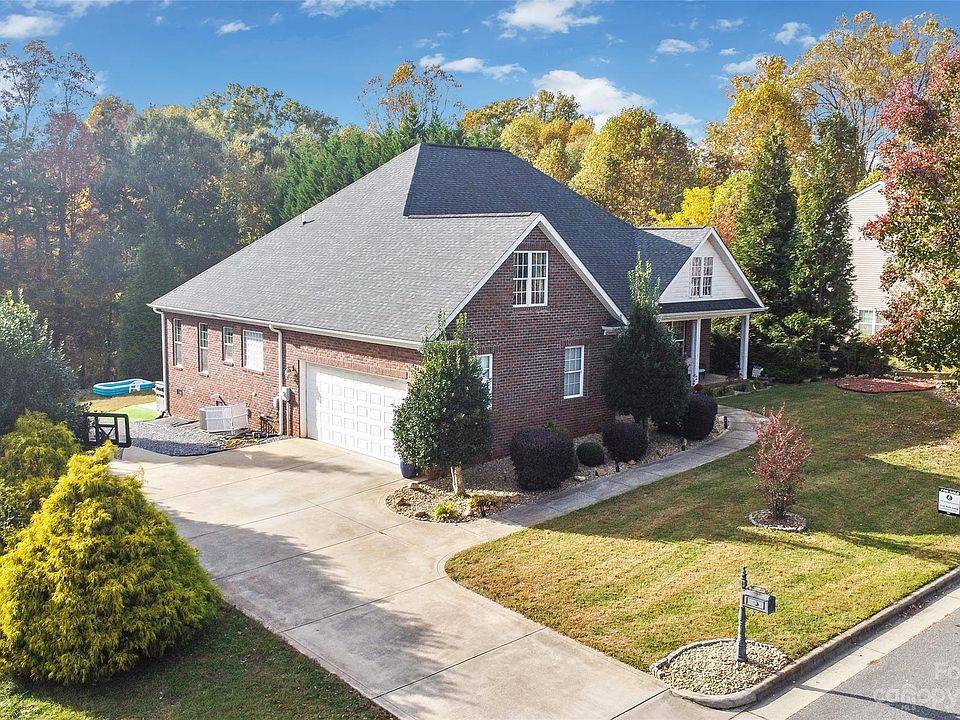 1st image of 809 Shillington Ln