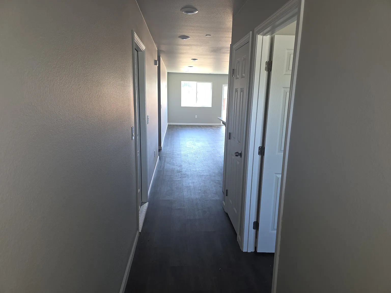 3 bed, 1300 sqft, $2,100 — Photo 3