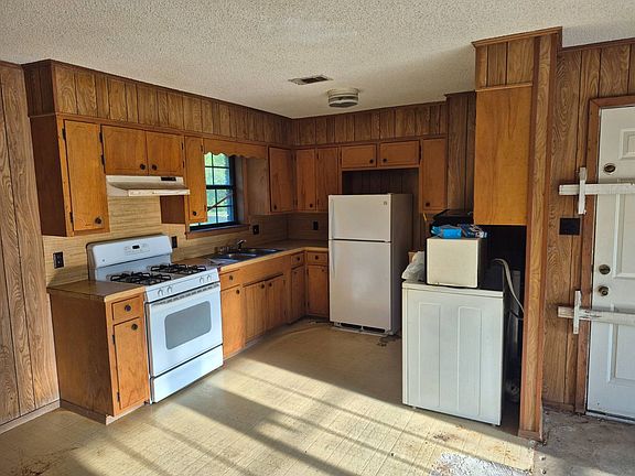 3rd image of 1019 N Bell St