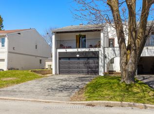 25 Grady Cres, Ottawa, ON K2H5S2
