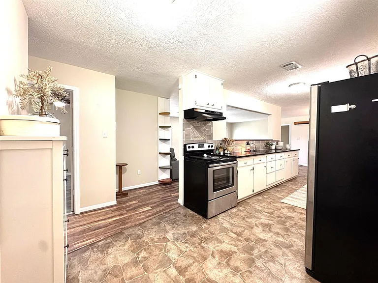 105 Magnolia Ln — Photo 2