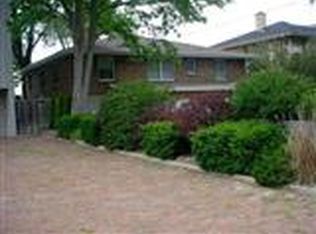 16 Shore Dr, Ogden Dunes, IN 46368