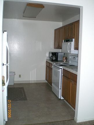 3rd image of 462 Winchester Dr