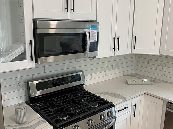 3rd image of 433 E Elza Ave