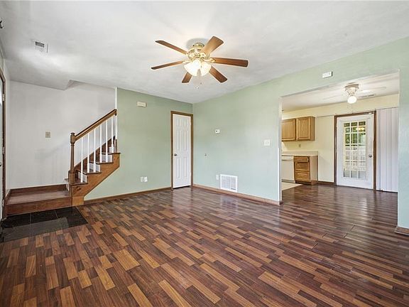 5th image of 910 Wickford Dr