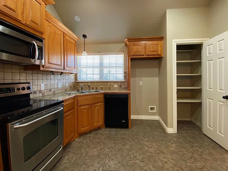 3017 Line Dr — Photo 8