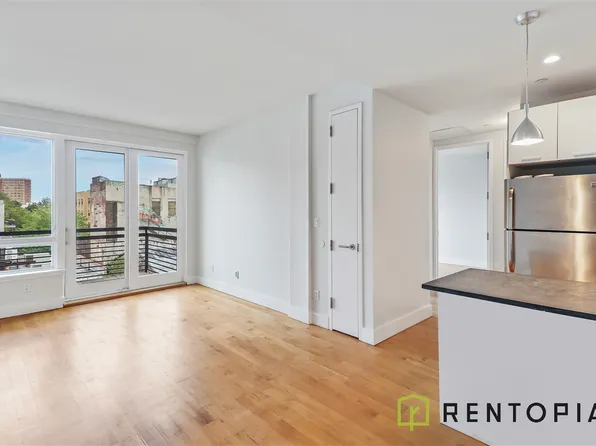 836 Dekalb Avenue image 1 of 9