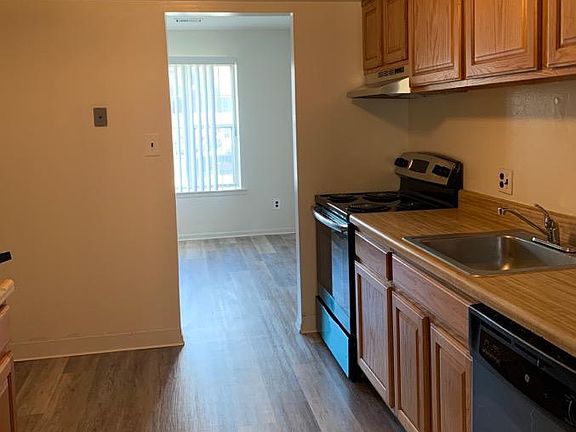 4th image of 3105 Crystal Ct