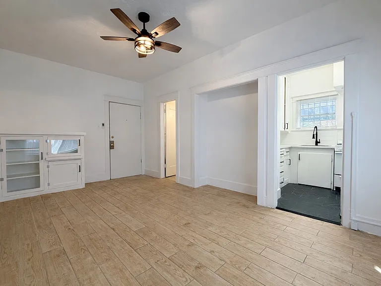 623 E Broadway #5 — Photo 23