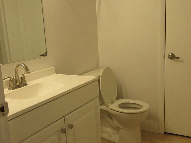1609 Hawthorn Dr #2 — Photo 7
