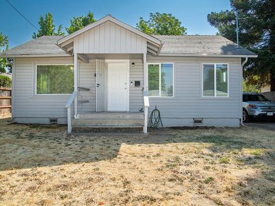 915 SW Oak St, Grants Pass, OR, 97526