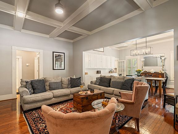 5th image of 601 Spring St