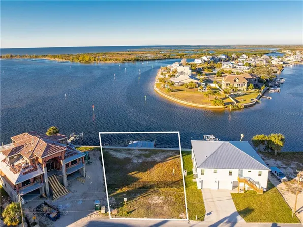 3387 Gulf Winds Cir, Hernando Beach, FL 34607