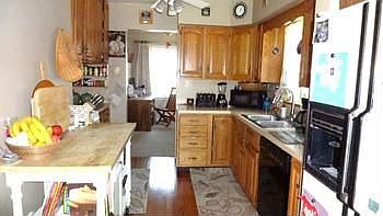 Cheerful oak kitchen for family chef.  The appliances will stay so just pack up your dishes and pots and pans.