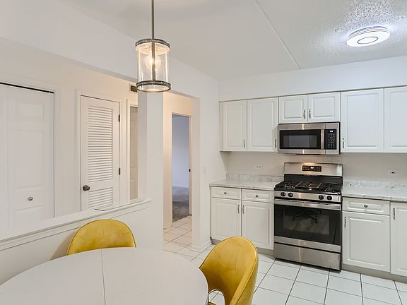 3rd image of 5320 N Lowell Ave APT 201
