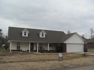 342 Meadowlark Dr, Pontotoc, MS 38863