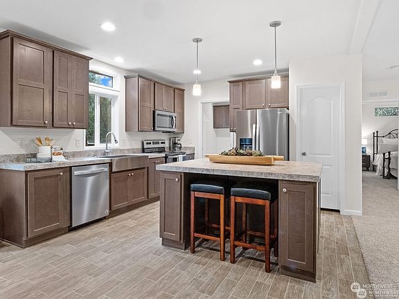 5th image of 31 E Boston Street