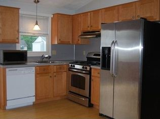 40 Fowler Ave, Warwick, RI 02888