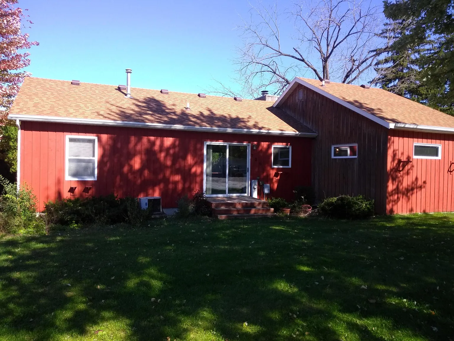 4 bed, 1325 sqft, $1,995 — Photo 2