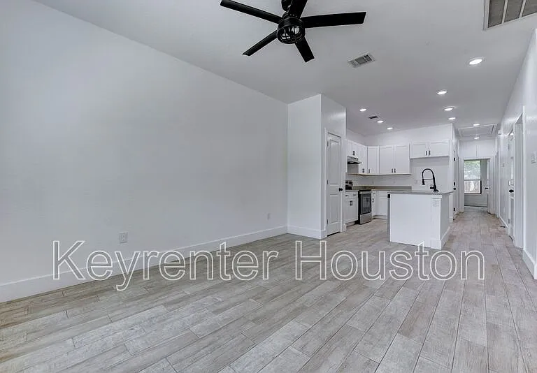 5121 Southwind St — Photo 9