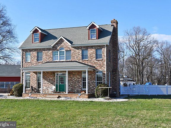2nd image of 721 Knight Island Rd