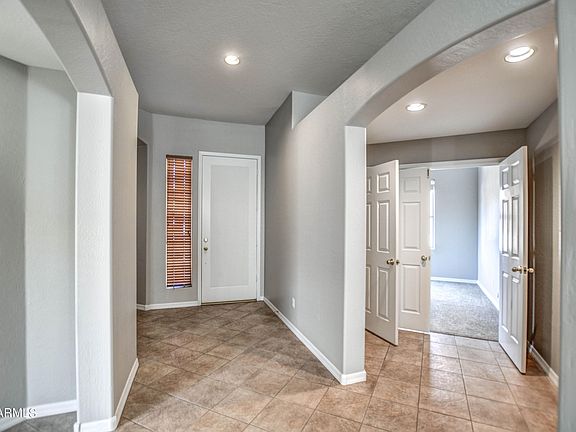 4th image of 871 W Oriole Way