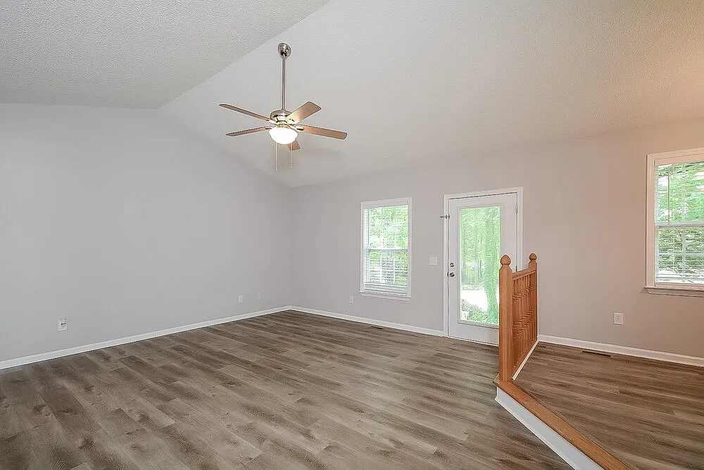3 bed, 2.0 bath, 1231 sqft, $1,660 — Photo 3