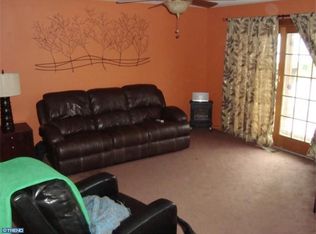 208 Dickens Dr, Delran, NJ 08075