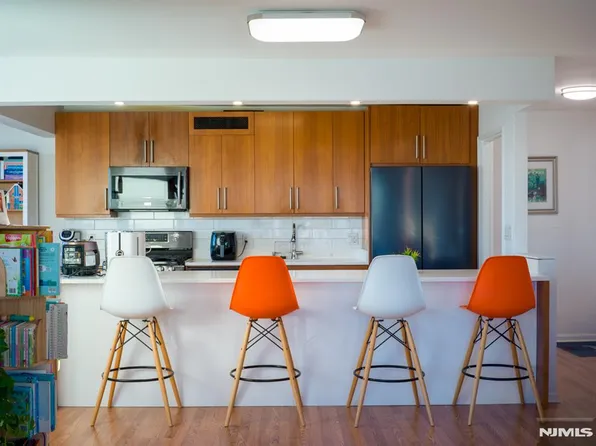 2100 Linwood Ave APT 15K, Fort Lee, NJ 07024