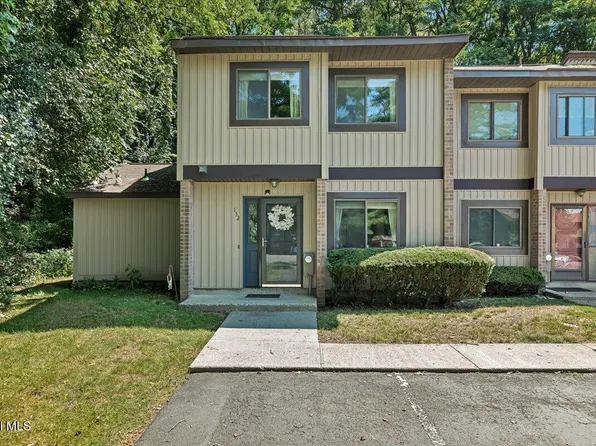 132 Point Of Woods Drive, Albany, NY 12203