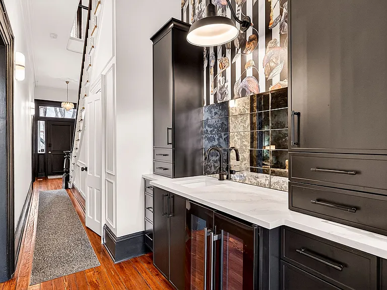 313 W Bolton St — Photo 5