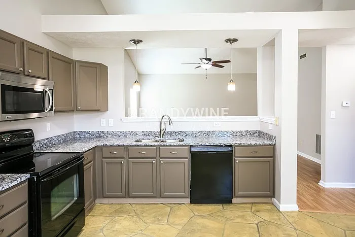 3236 Weller Dr — Photo 7