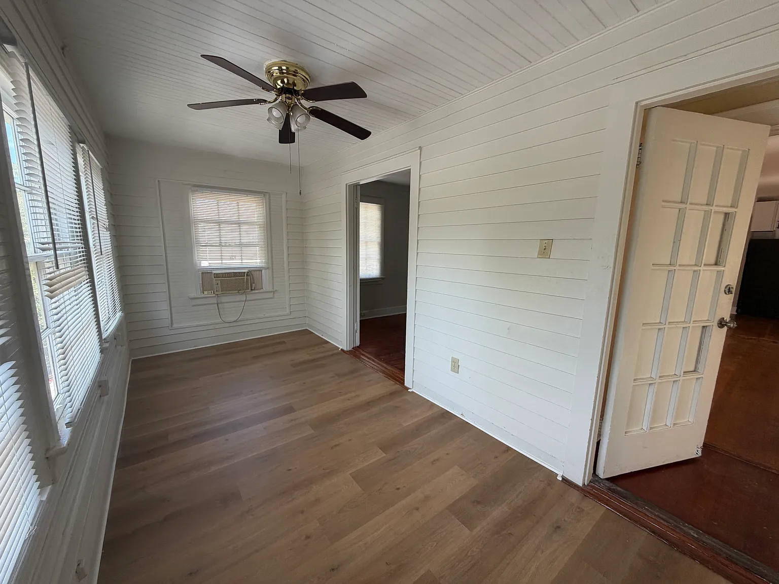 5517 Clara St — Photo 2
