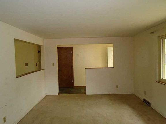 2nd image of 801 Merrick Pl